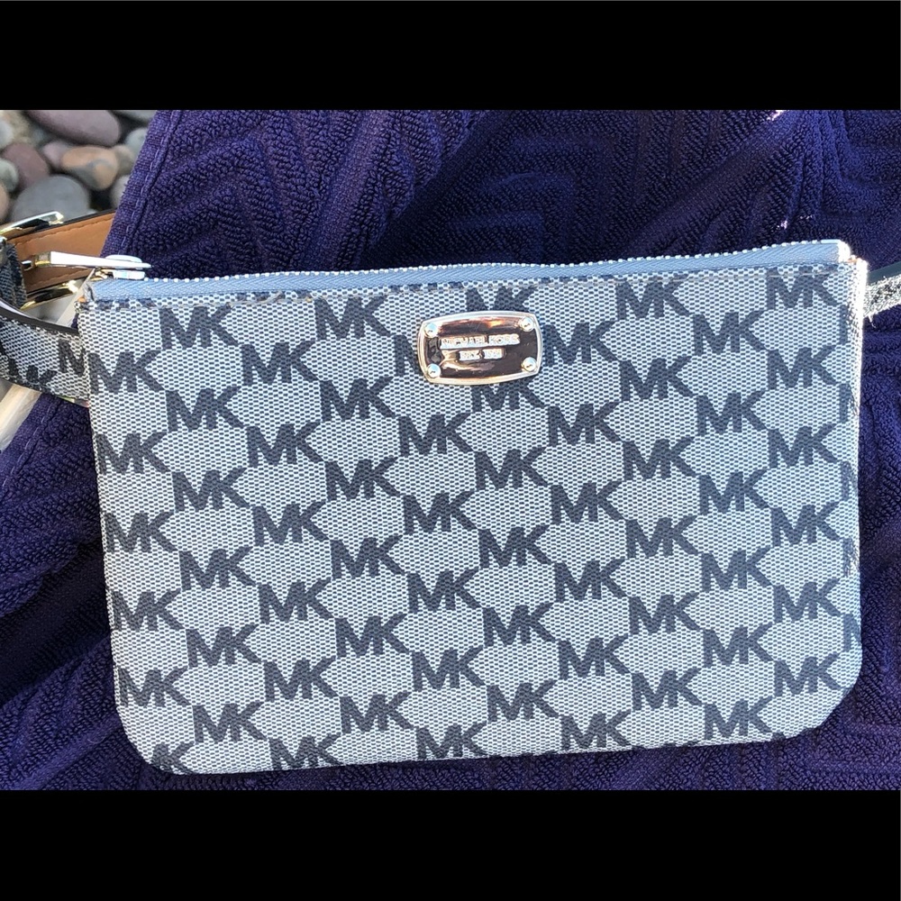 BNWT MICHAEL KORS monogram FANNY